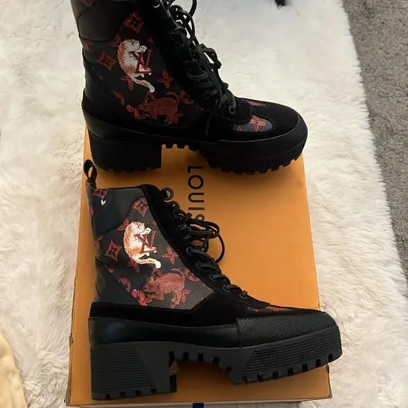 ❌SOLD❌ Auth LV Limited Edition Catogram Canvas - Picture 2 of 10